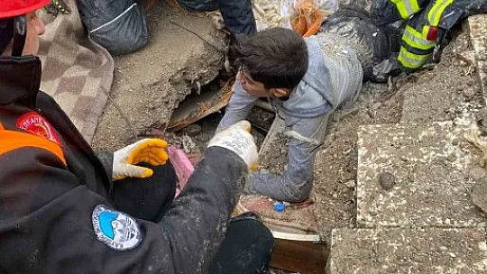Kayseri'den giden ekipler can kurtarmaya devam ediyor...