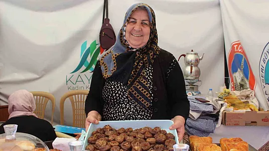 Türk yemekleri sergileniyor...