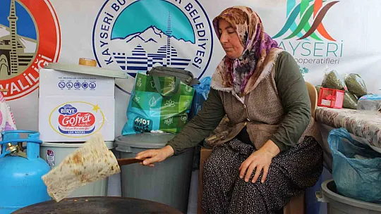Türk yemekleri sergileniyor...