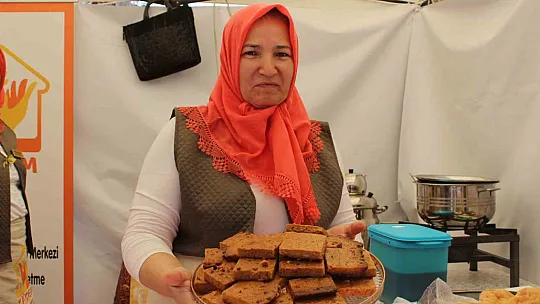 Türk yemekleri sergileniyor...
