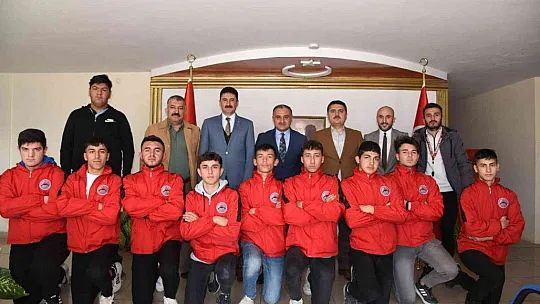 Kayseri'nin ilk ve tek ragbi takımı, protokolle buluştu...