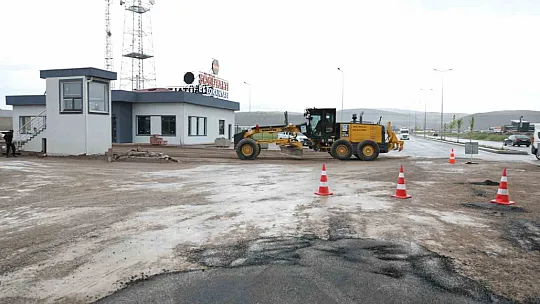 1 KM'lik yeni yol yapıldı...