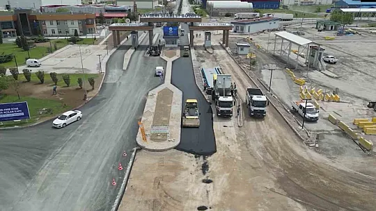 1 KM'lik yeni yol yapıldı...