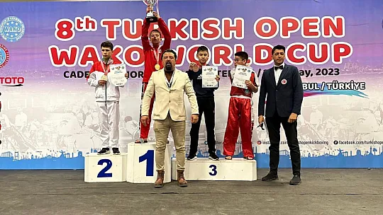 3 madalya ile döndüler...