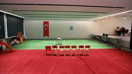 Spor Salonu ile Kongre Merkezi Depremzedelere açıldı