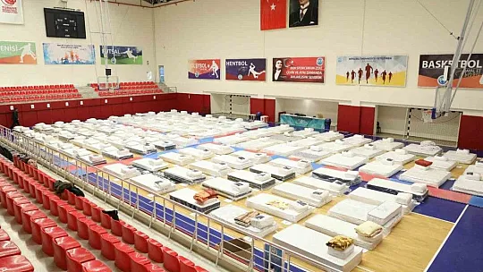Spor Salonu ile Kongre Merkezi Depremzedelere açıldı