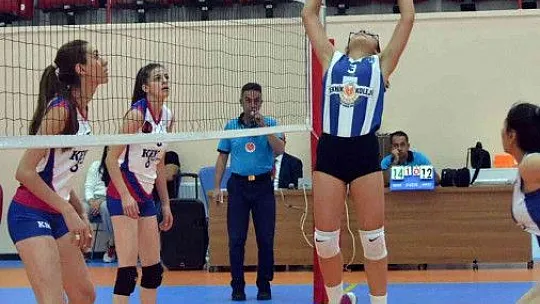 Kayseri voleybol evinde 3-0 kaybetti