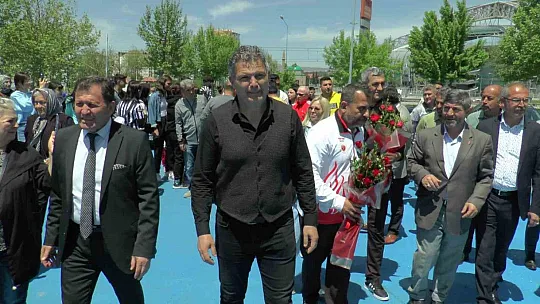 Coşkuyla karşılandılar...
