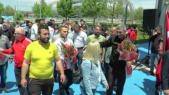 Coşkuyla karşılandılar...