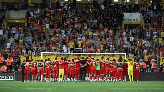 Taraftar Kayserispor'a sahip çıkıyor