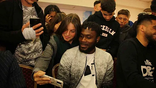 Kayserisporlu oyuncular, Tomarza'da öğrencilerle buluştu
