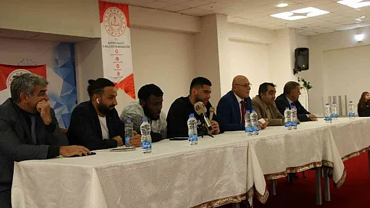 Kayserisporlu oyuncular, Tomarza'da öğrencilerle buluştu