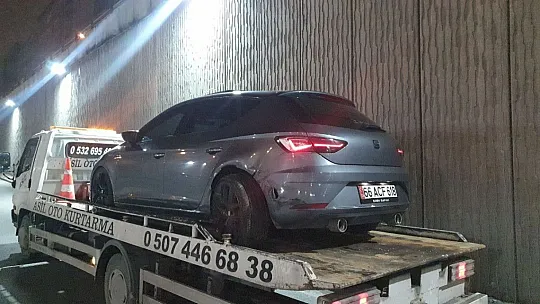 Kazada savrularak refüje çarptı: 2 yaralı