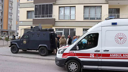 Korkutan olay! Eve kendini kilitleyip ateşe verdi...