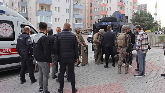 Korkutan olay! Eve kendini kilitleyip ateşe verdi...