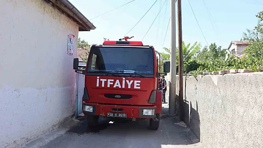 Bu kadarına da pes! Ev sahibine kızdı evi yaktı...