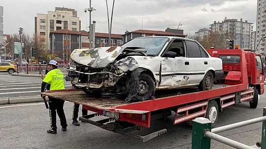 Kırmızı ışık kazası! Yaralılar var...