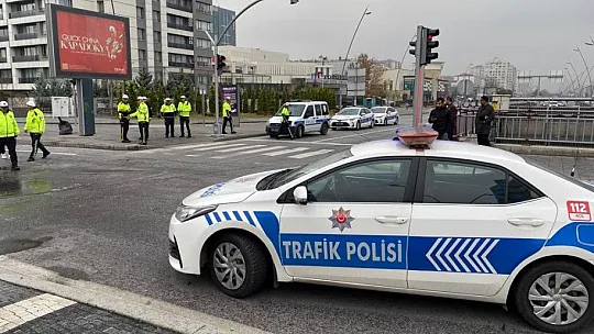 Kırmızı ışık kazası! Yaralılar var...