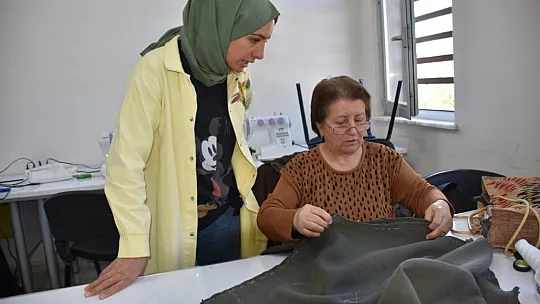 Kocasinan Akademi Kursiyerleri Çocuklarının Elbiselerini Kendileri Dikiyor