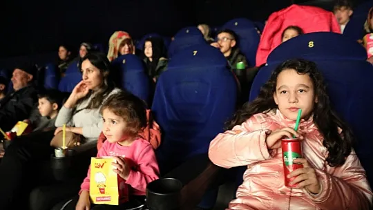 Kocasinan'da depremzede çocuklar, sinema keyfi yaşadı