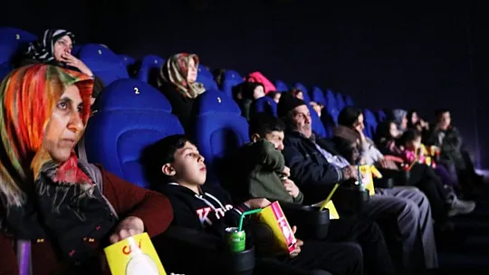 Kocasinan'da depremzede çocuklar, sinema keyfi yaşadı