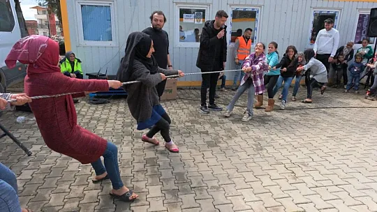 Kocasinan'dan kardeş belediye Türkoğlu'nda çocuklar için sokak oyunları şenliği