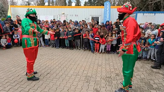 Kocasinan'dan kardeş belediye Türkoğlu'nda çocuklar için sokak oyunları şenliği