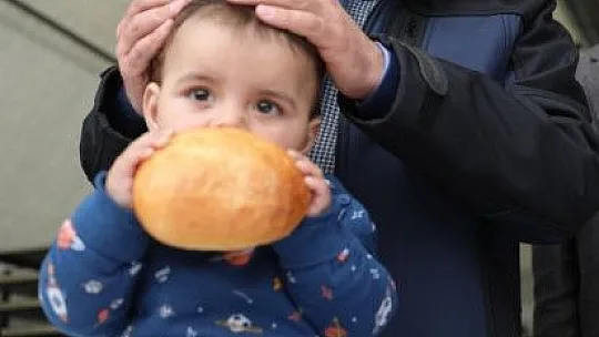 Kocasinan'dan kardeş belediye Türkoğlu'nda çocuklar için sokak oyunları şenliği