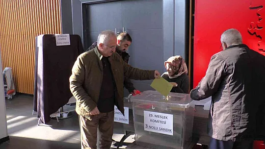 Gülsoy, istifa edenlerle ilgili konuştu: Önümüze bakıyoruz...