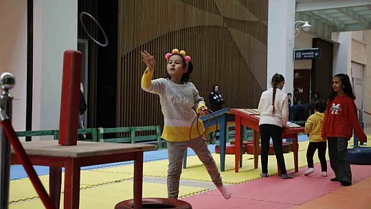 KUMSmall AVM'de Survivor Parkuru hazırlandı