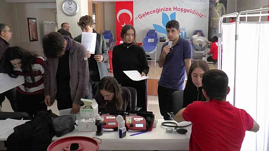 Lise öğrencilerinden örnek davranış