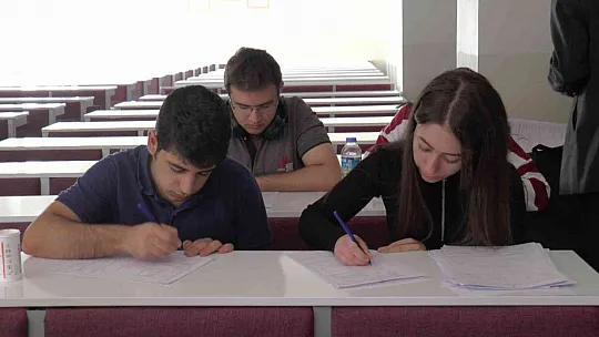Lise öğrencilerinden örnek davranış