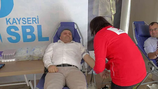 Lise öğrencilerinden örnek davranış