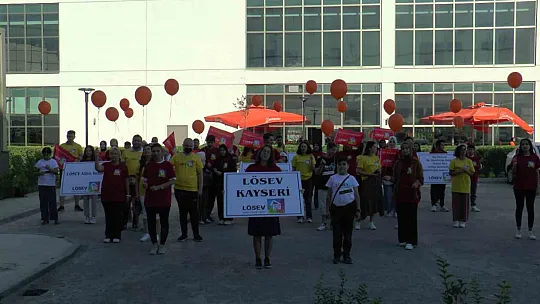 Lösemiyi atlatan çocuklardan, tedavi gören arkadaşlarına sürpriz ziyaret!