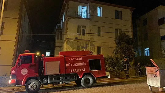 Kayseri'de oldu! Oturduğu evi ateşe verdi