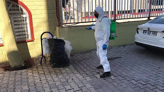 Afet bölgesinde dezenfekte ve ilaçlama çalışması yapıldı