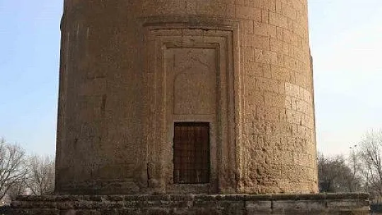 Melikgazi Belediyesi Sırçalı Kümbeti Restore edecek