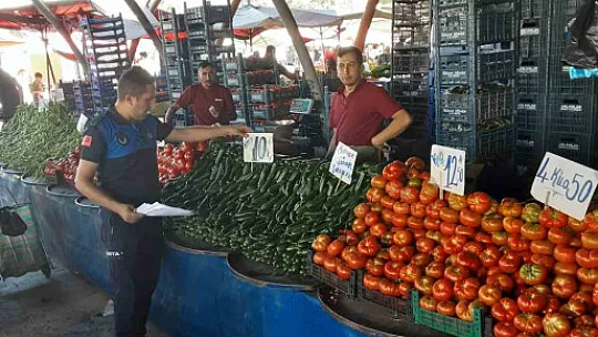 Ekipler pazar yerlerini denetledi