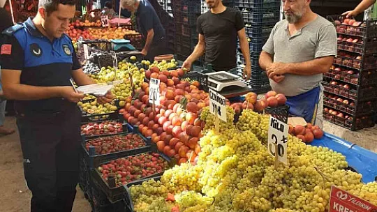Melikgazi Belediyesi zabıta ekipleri pazar yerlerini denetledi