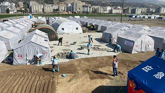 Melikgazi'de çadır kent ve konteyner kent çalışmaları sürüyor...