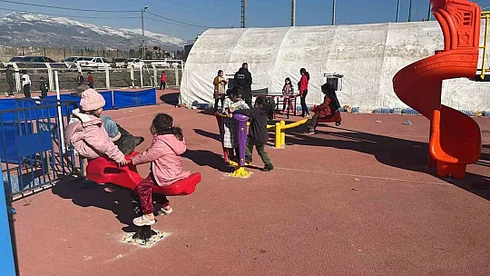 Melikgazi deprem bölgesine oyun parkı kurdu