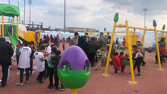 Melikgazi deprem bölgesine oyun parkı kurdu