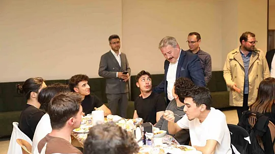 'Gençler gözbebeğimizdir.'
