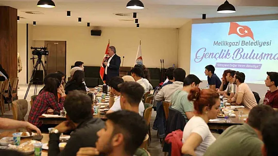 'Gençler gözbebeğimizdir.'