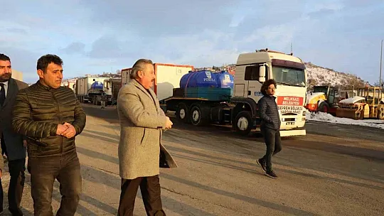 Melikgazi, Hatay'a mobil WC, duş, konaklama konteynerları ve su arazözü yolladı