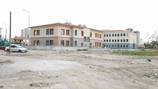 1 senede 2 okul kazandırıldı...