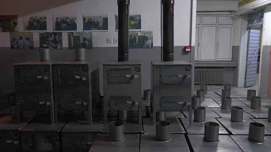 Deprem bölgesine soba yapıyorlar