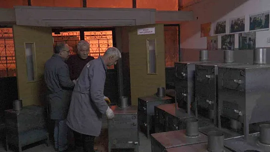Deprem bölgesine soba yapıyorlar