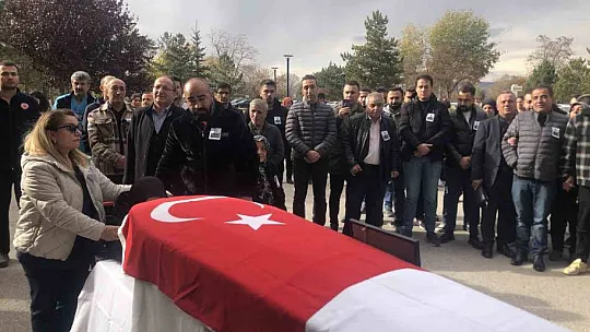 Meslektaşının evinde ölü bulunan hemşire, son yolculuğuna uğurlandı