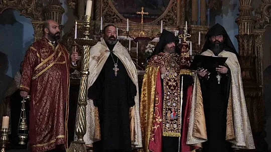 Miçing ayininde depremzedelere dua